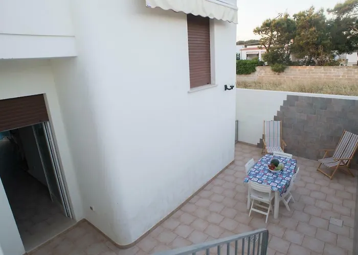 A 50 Mt Dal Mare A Posto Rosso * Alliste