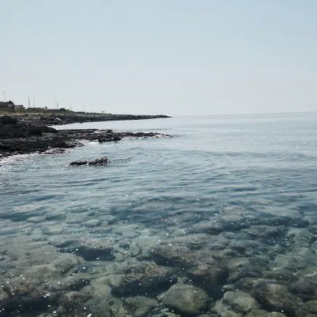 A 50 Mt Dal Mare A Posto Rosso Alliste