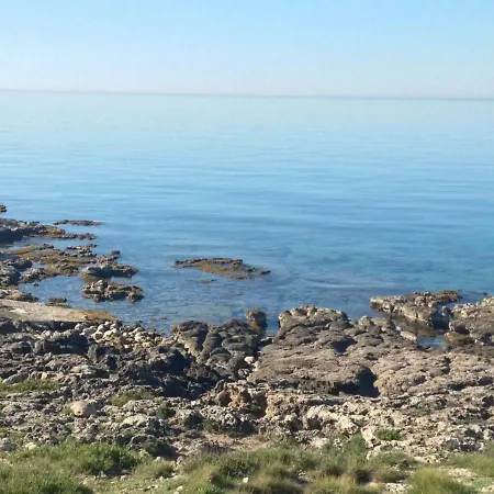 A 50 Mt Dal Mare A Posto Rosso