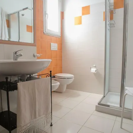 A 50 Mt Dal Mare A Posto Rosso *