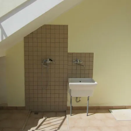 A 50 Mt Dal Mare A Posto Rosso