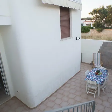 A 50 Mt Dal Mare A Posto Rosso * Alliste