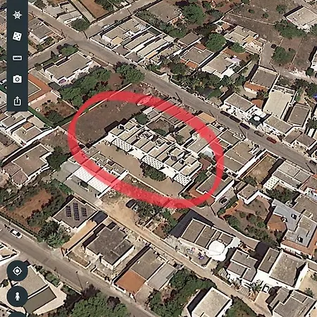 A 50 Mt Dal Mare A Posto Rosso