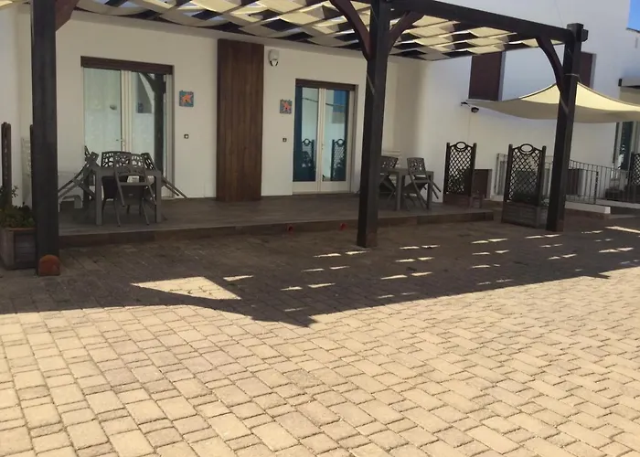 A 50 Mt Dal Mare A Posto Rosso Сasa de vacaciones *